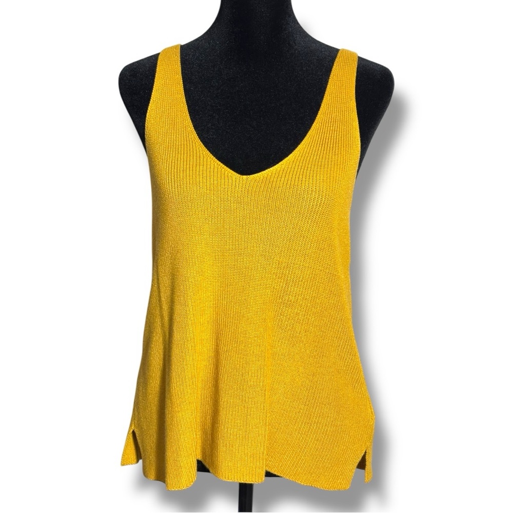 Forever 21 Mustard Knit V Neck Relaxed Fit Sleeveless Classic Style Tank Top